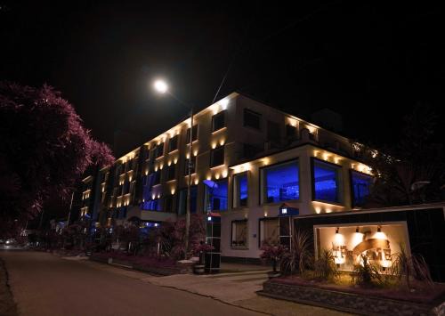 Berhampore Hotel | THE FAME HOTEL