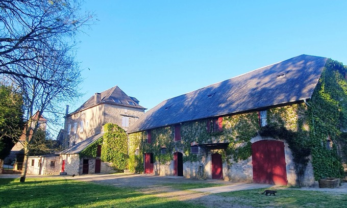 Thegra House | THE FAMILY HOME. Large 19th-century house 3 minutes from GOUFFRE DE PADIRAC (sleeps 10)