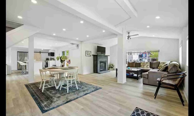 Crystal Beach Cottage | The Family Lakehouse - An Idyllic Bay Beach Escape