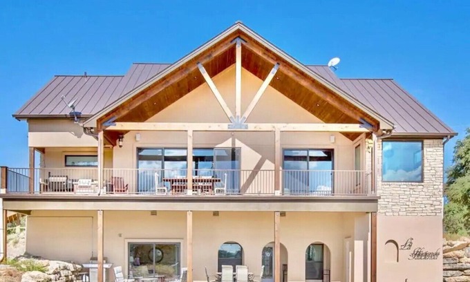 Dripping Springs Other | The Family Retreat in Dripping Springs