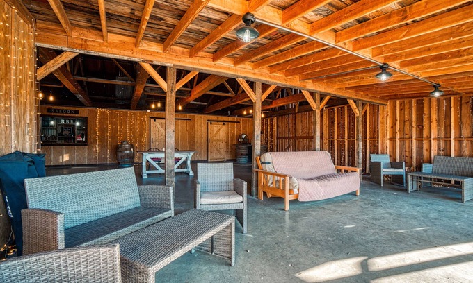 Upper Lake House | The Famous Red Barn! Stay w/Farm Animals & Viewsn