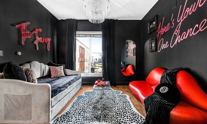 Sobro Apartment | The Fancy – Downtown Views, Pool + Gym, Prime Nashville spot, walk to Broadway