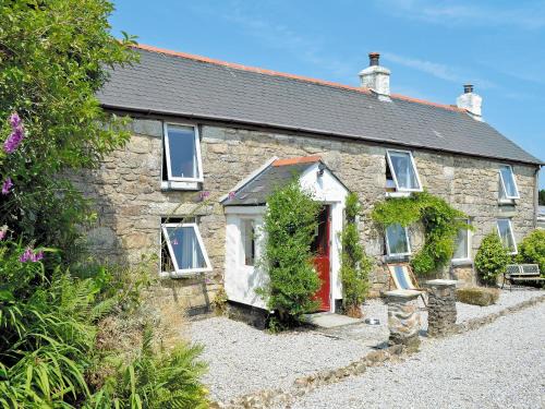 Carnmenellis House | The Farm House