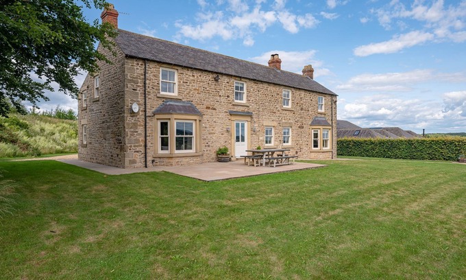 East Layton Cottage | The Farmhouse - a house that sleeps 10 guests in 5 bedrooms
