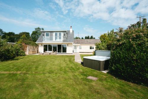Rhyd-y-foel House | The Farmhouse at Bryn Defaid