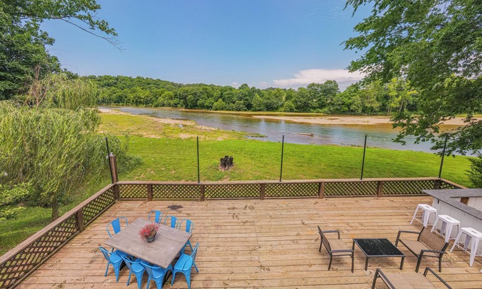 Noel House | "The Farmhouse” at Mimosa Riverside Ranch
