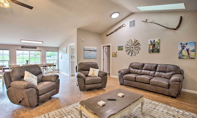 Fruitvale House | The Farmhouse at Grand Valley Getaway w/Alpacas!