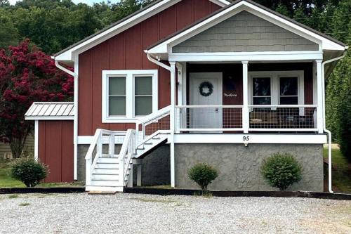 Skyland House | The Farmhouse at Wolfehaven