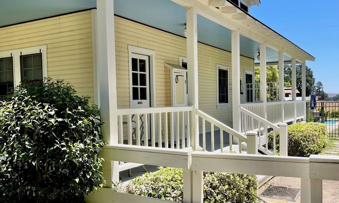 Paso Robles House | The Farmhouse @ Four Lanterns Winery