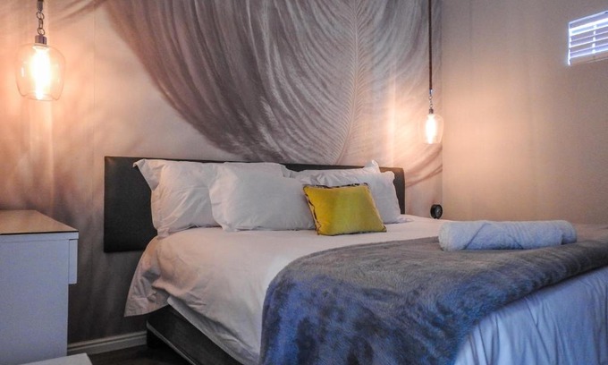 Oudtshoorn Hotel | The Featherbed - Oudtshoorn