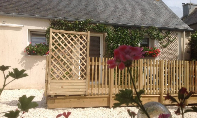 Plouguerneau House | THE FISHERMAN'S SHELTER 200M FROM THE APARTMENT AND THE GR 34 WELCOMES YOU ALL YEAR