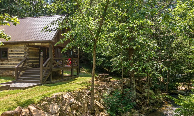 Goldbond Cabin | The Fishing Creek Cabin at Four Fillies Lodge
