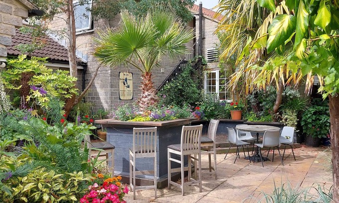 Horton Hotel | The Five Dials Inn