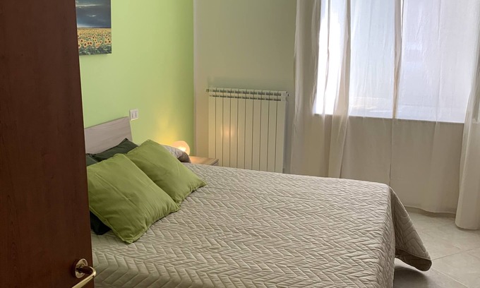 Castellammare di Stabia House | The flower garden/Sunflowers Room