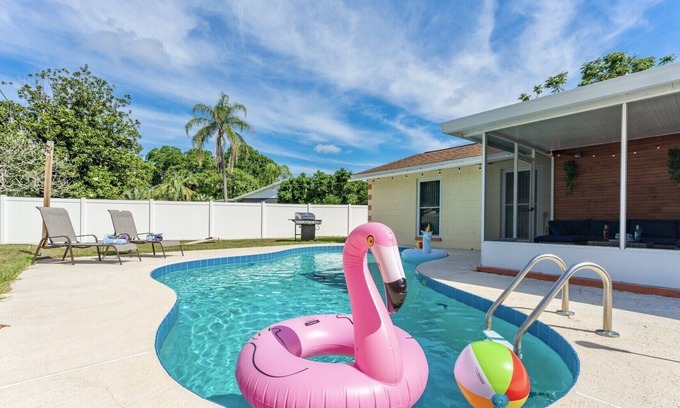 Valrico House | The Flamingo Oasis