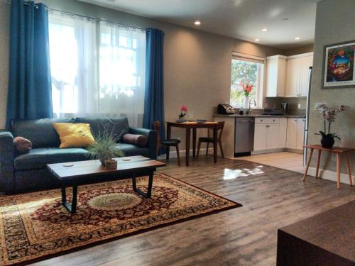 Petaluma House | The Flat at the Cork Oak