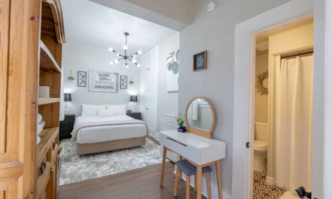 Garden District Apartment | The Flat on 5th-walk to dt!