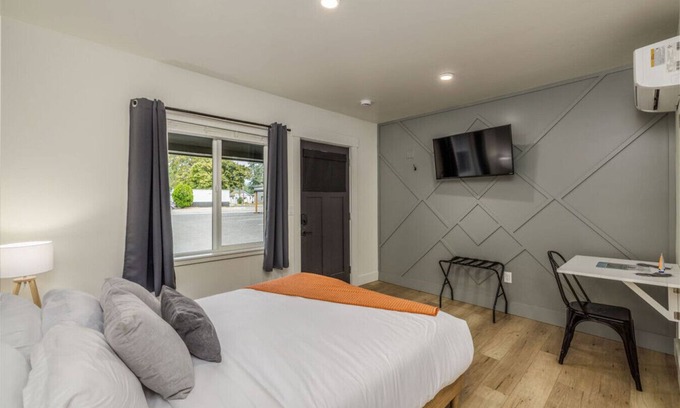 Coeur d'Alene Apartment | The Flats - Suite 11 - Queen Bed - Downtown CDA!