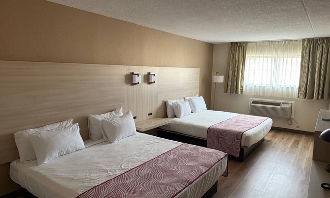 Floral Park Hotel | The Floral Park Motor Lodge