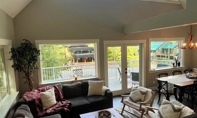 Sunshine Valley Cabin | The Fog + Fir Retreat - Family Friendly Cabin With Mountain Views