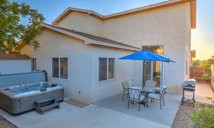 Nor Este House | "The Fontana" Hot Tub and Patio Mister