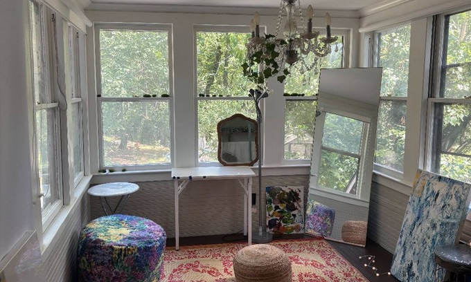 Kansas City House | The Forest House. Charming 2-bedroom house with AC, WiFi in terrific Kansas City