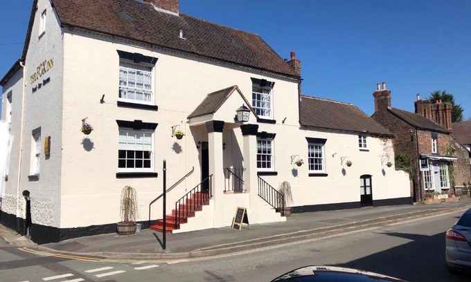 Much Wenlock Hotel | The Fox Inn