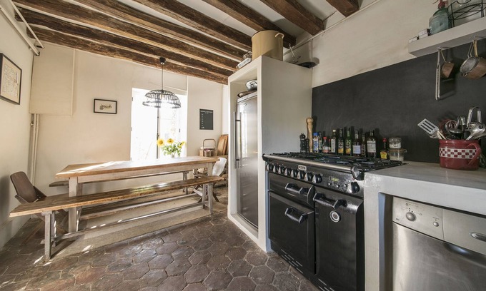 La Chapelle-Forainvilliers House | The Hut of Happiness