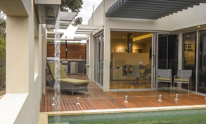 Paringa Villa | The Frames 'Pastiche' Luxury Retreat overlooking River Murray private Pool, Spa