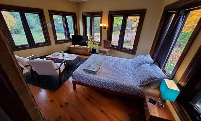 Mono Bed & Breakfast | The Front Porch Room of a 140-Year-Old Victorian House