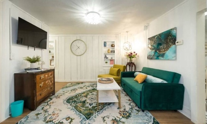 Denton Apartment | The Funky Flat-steps from Denton's nightlife!