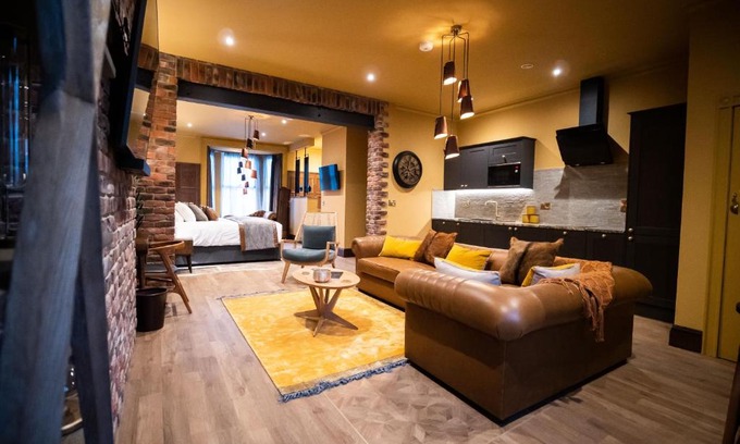 Durham Apartment | The Funky Monk