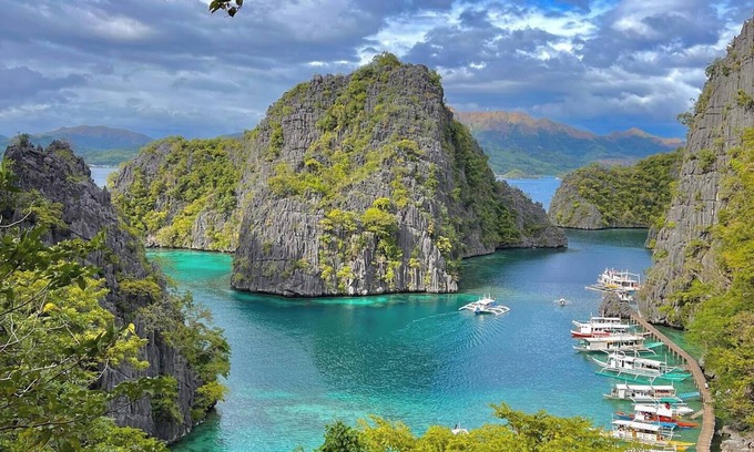 Coron Town Proper Hotel | The Funny Lion