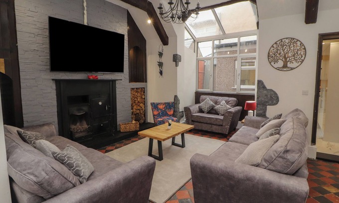 Barrow-in-Furness Cottage | THE FURNESS HAVEN, pet friendly, with hot tub in Barrow-In-Furness