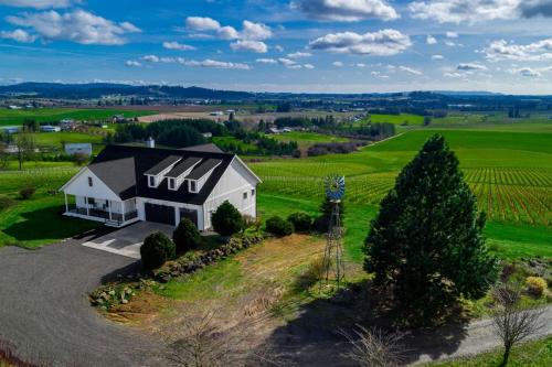 Yamhill House | The Gables at Quandary Vineyards