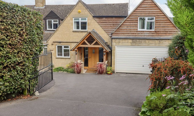 Stroud Cottage | THE GABLES, pet friendly, character holiday cottage in Sheepscombe