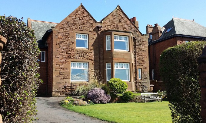 Troon House | The Gables @ South Beach (Sea view)