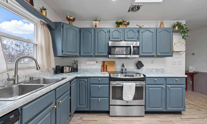 Royal Manor House | The Gahanna Getaway