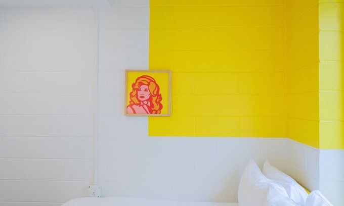 East Hill Hotel | The Gallatin 218 Cozy Full, Colorful Boutique Hotel