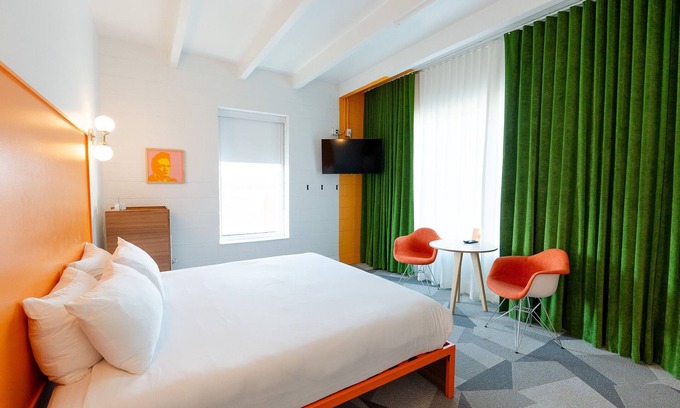 East Hill Hotel | The Gallatin 320, Colorful Boutique Hotel!
