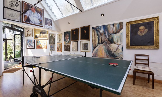 Turnham Green House | The Gallery of Colour, by Veeve
