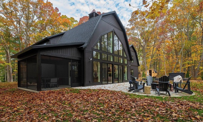 Saugatuck House | The Gambrel : Sauna : Hot Tub : Firepit : Game Room : Pets Welcome