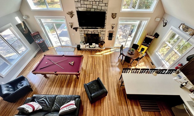 Necedah House | The Game Cabin – 5-Acre Retreat w/Arcades, Pool Table, Fire Pit & Ping Pong