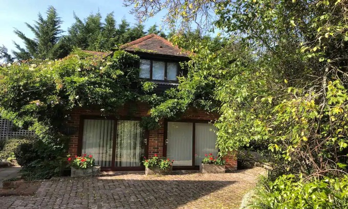Welwyn House | The Game Keepers Lodge rural & good for isolation