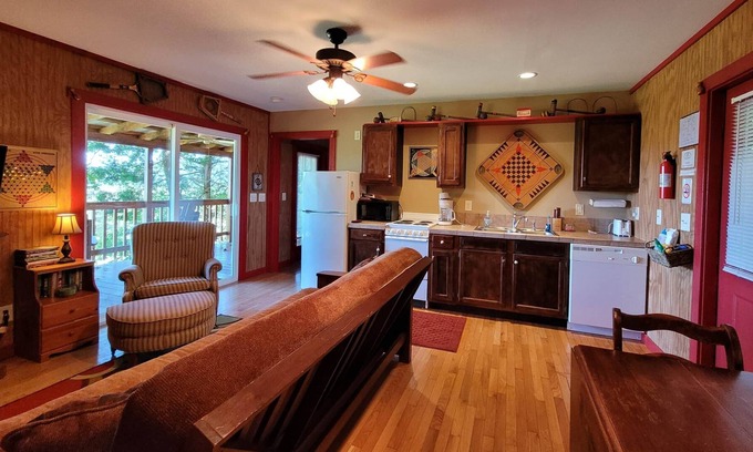 Sparta Cabin | "The Gameroom" 2 Bedroom 2 Bath Hillside Cabin with View