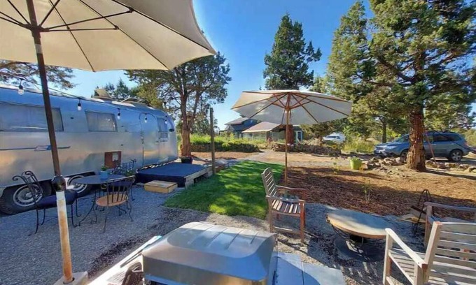 Bend House | The Garden Airstream (No cleaning fee)