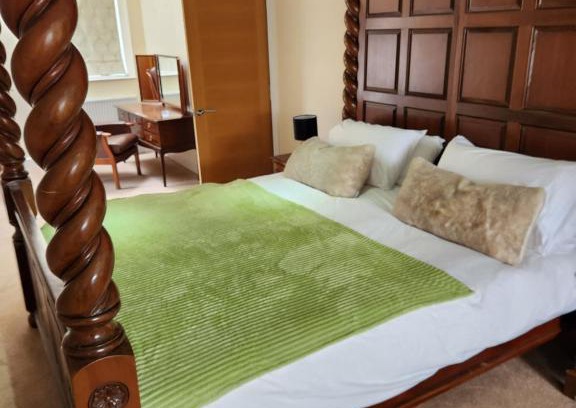 Baildon Hotel | The Garden Bar Rooms