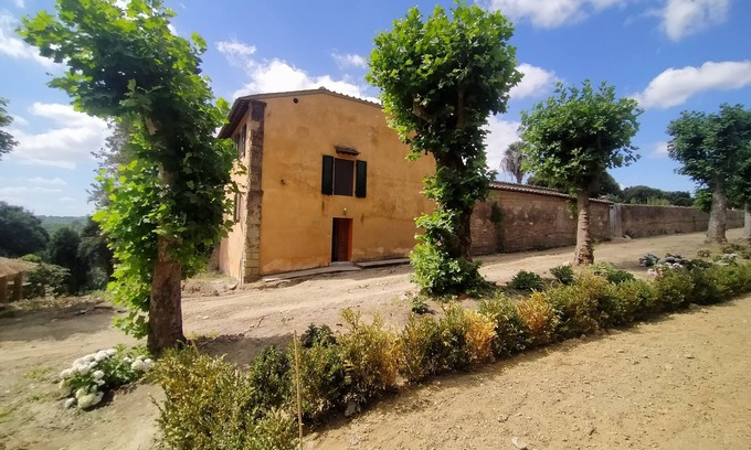 Castelfiorentino House | The garden house is located within the grounds of the historic Villa Meleto