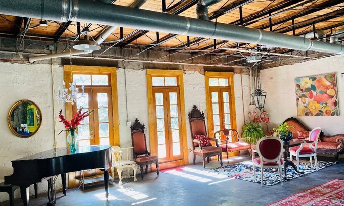 Beauregard Town Historic District House | The Garden House - 'Artsy Elegance' - A "Stay to Remember" in Beauregard Town!