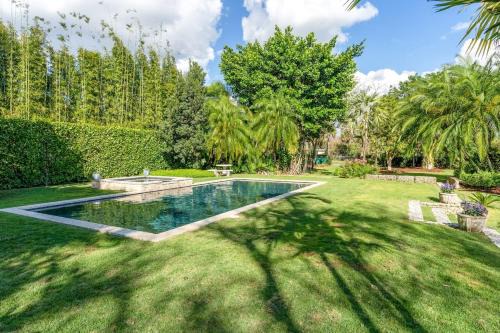 Homestead House | The Garden House Hot Tub Pool and Lush Garden Oasis